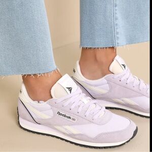 Reebok Women's Athletic Shoes in Light Purple and White